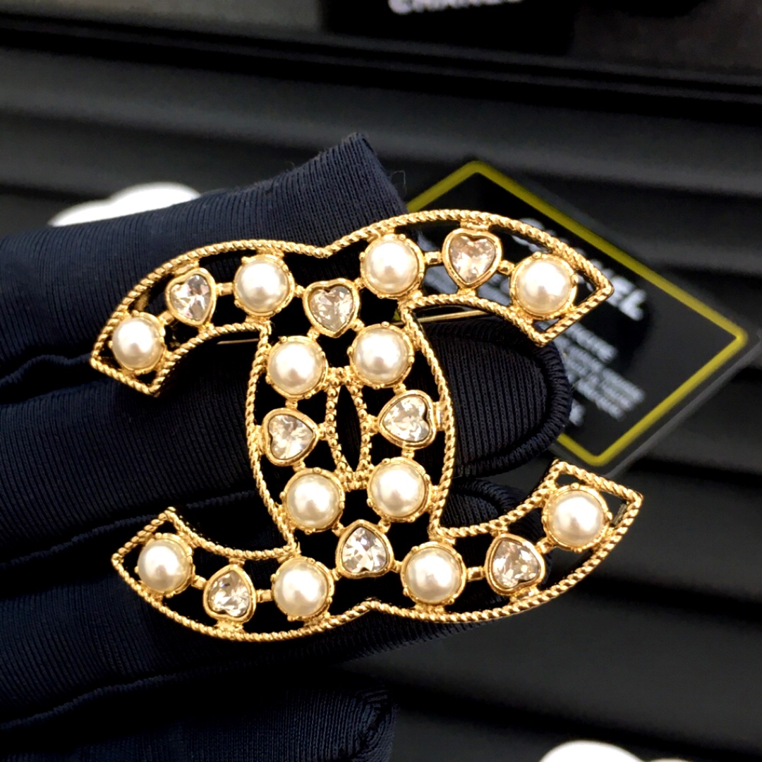 Chanel Brooch Pearl