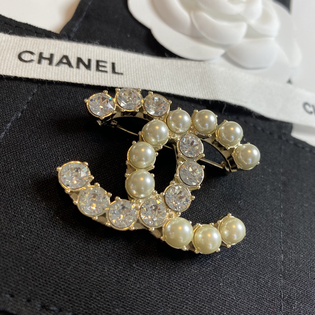 Chanel Female Brooch Pearl L