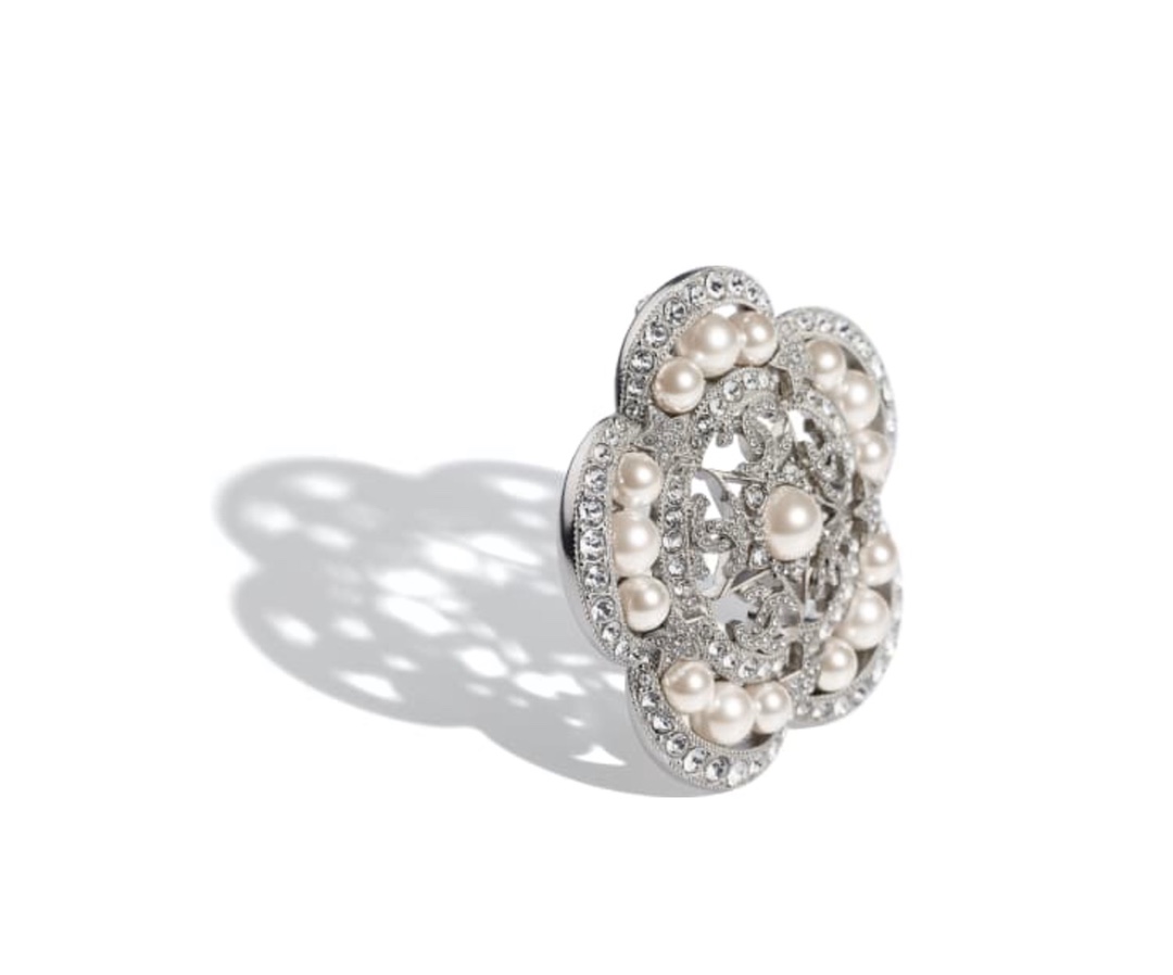 Chanel Brooch Pearl Inlaid L