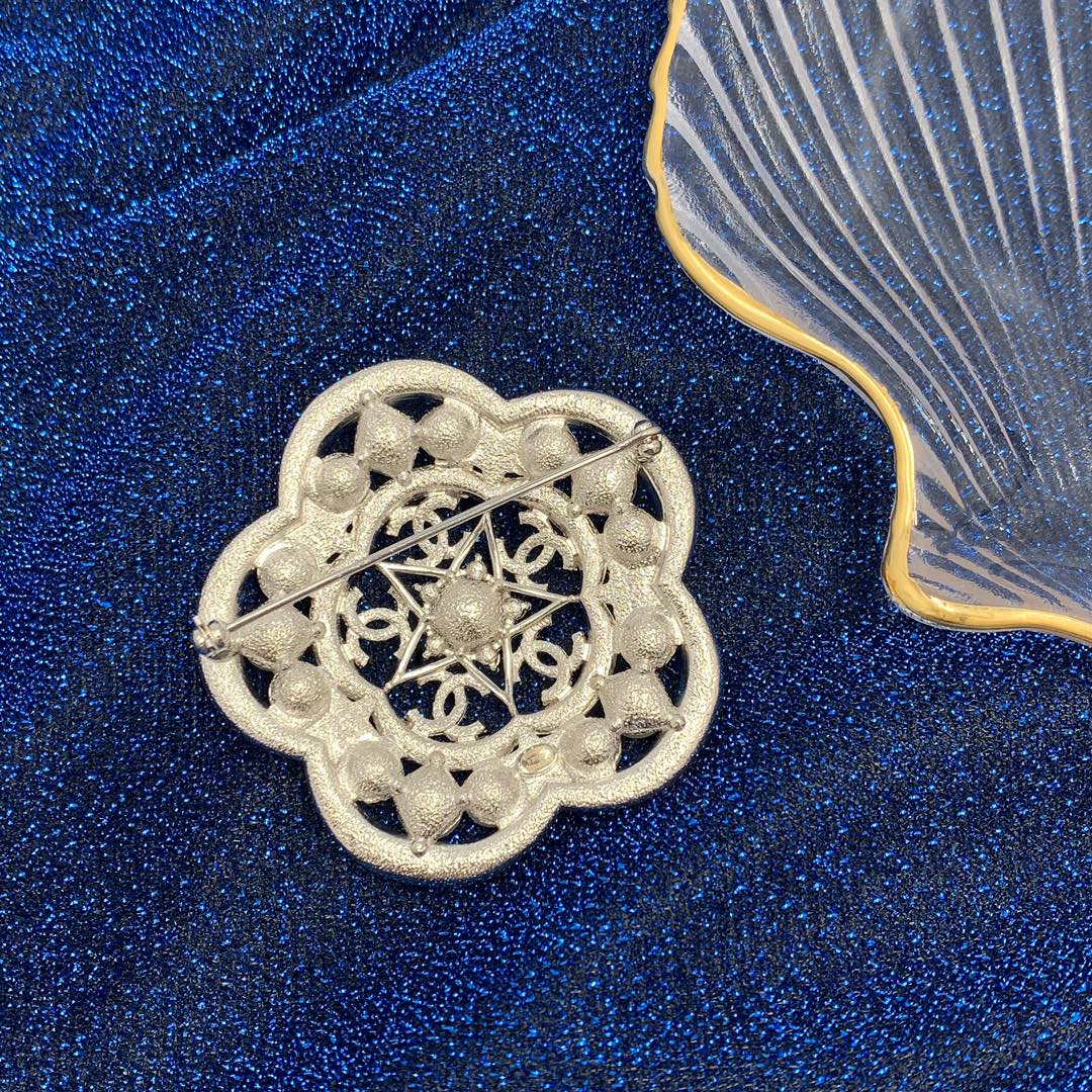 Chanel Brooch Pearl Inlaid L