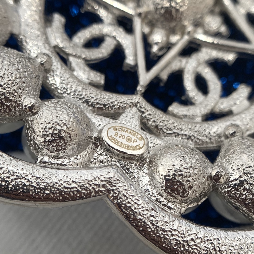 Chanel Brooch Pearl Inlaid L