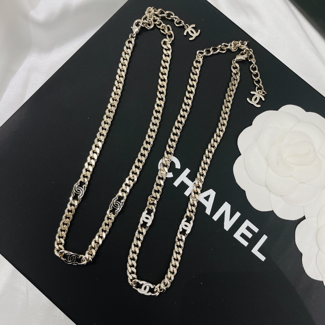Chanel Necklace Inlaid L