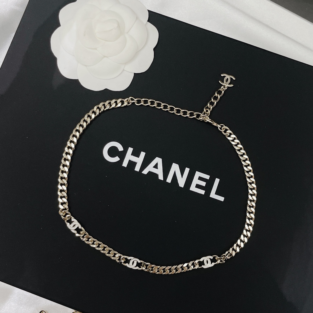 Chanel Necklace Inlaid L