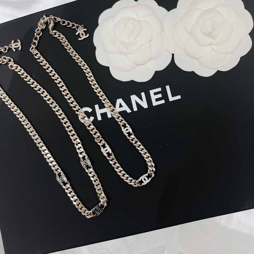 Chanel Necklace Inlaid L