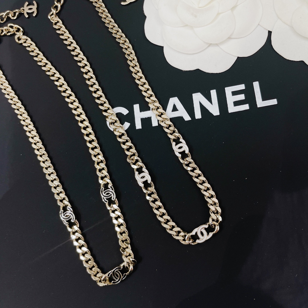 Chanel Necklace Inlaid L