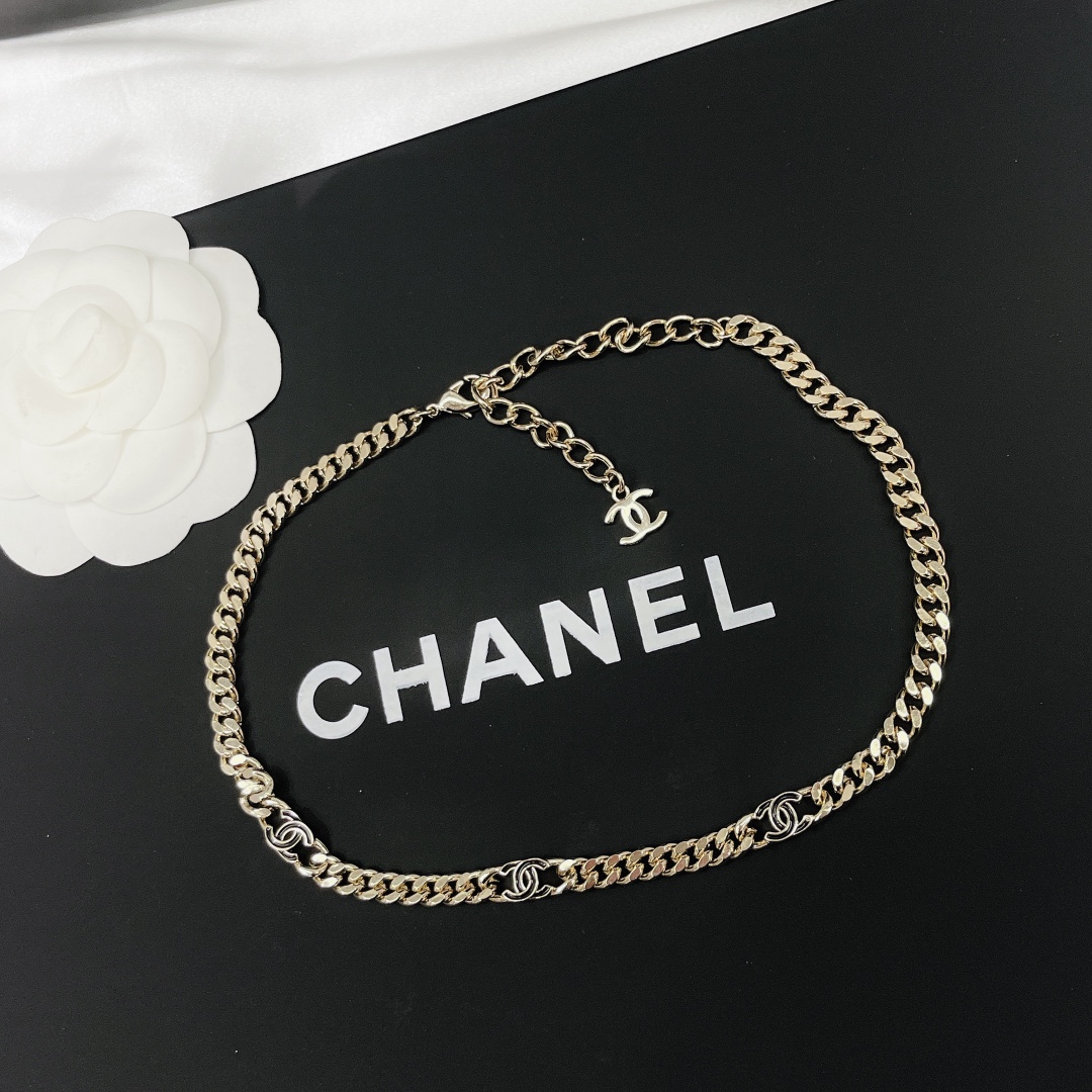 Chanel Necklace Inlaid L