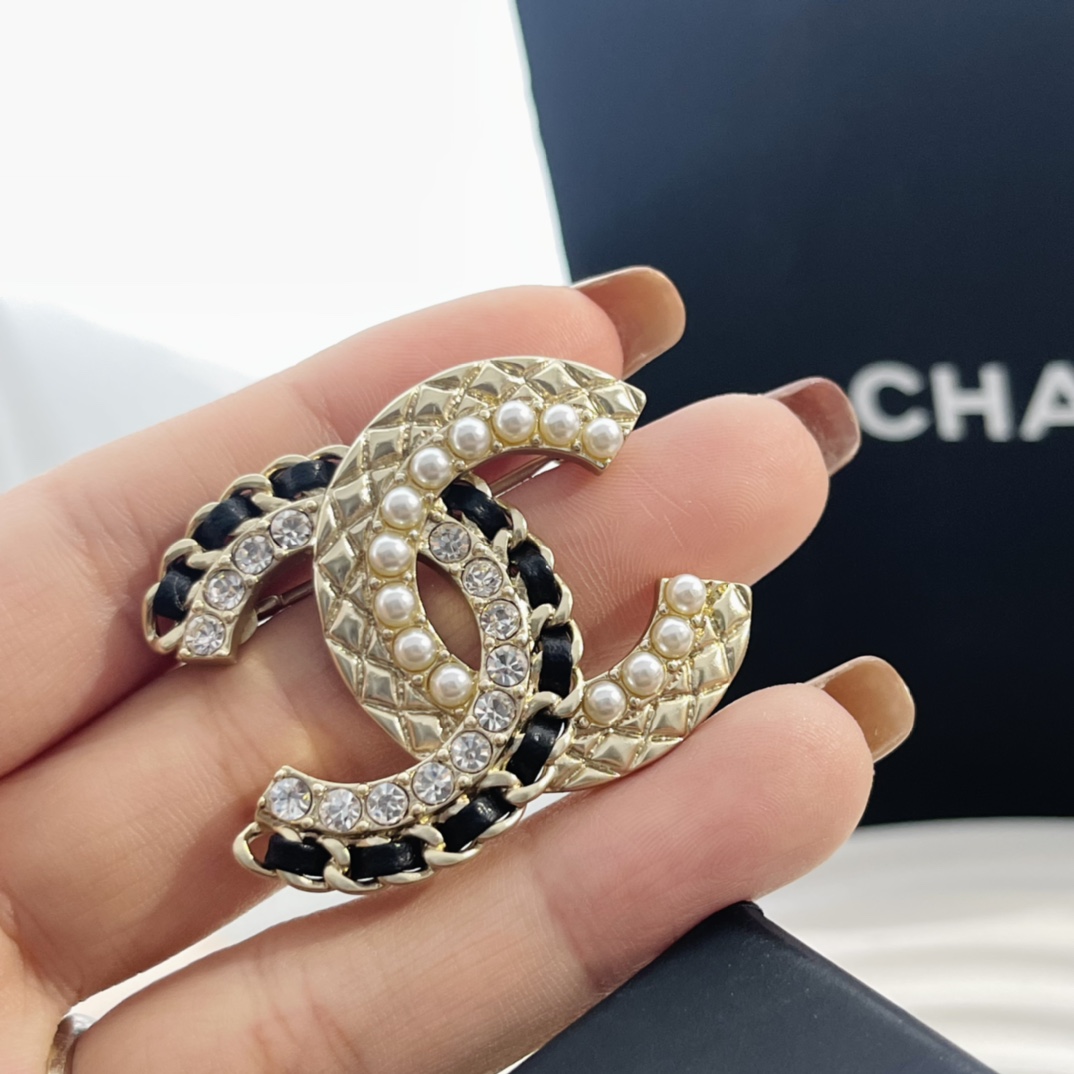 Chanel Brooch Pearl L
