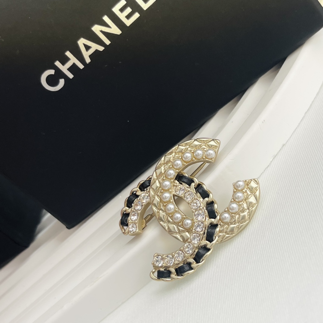 Chanel Brooch Pearl L