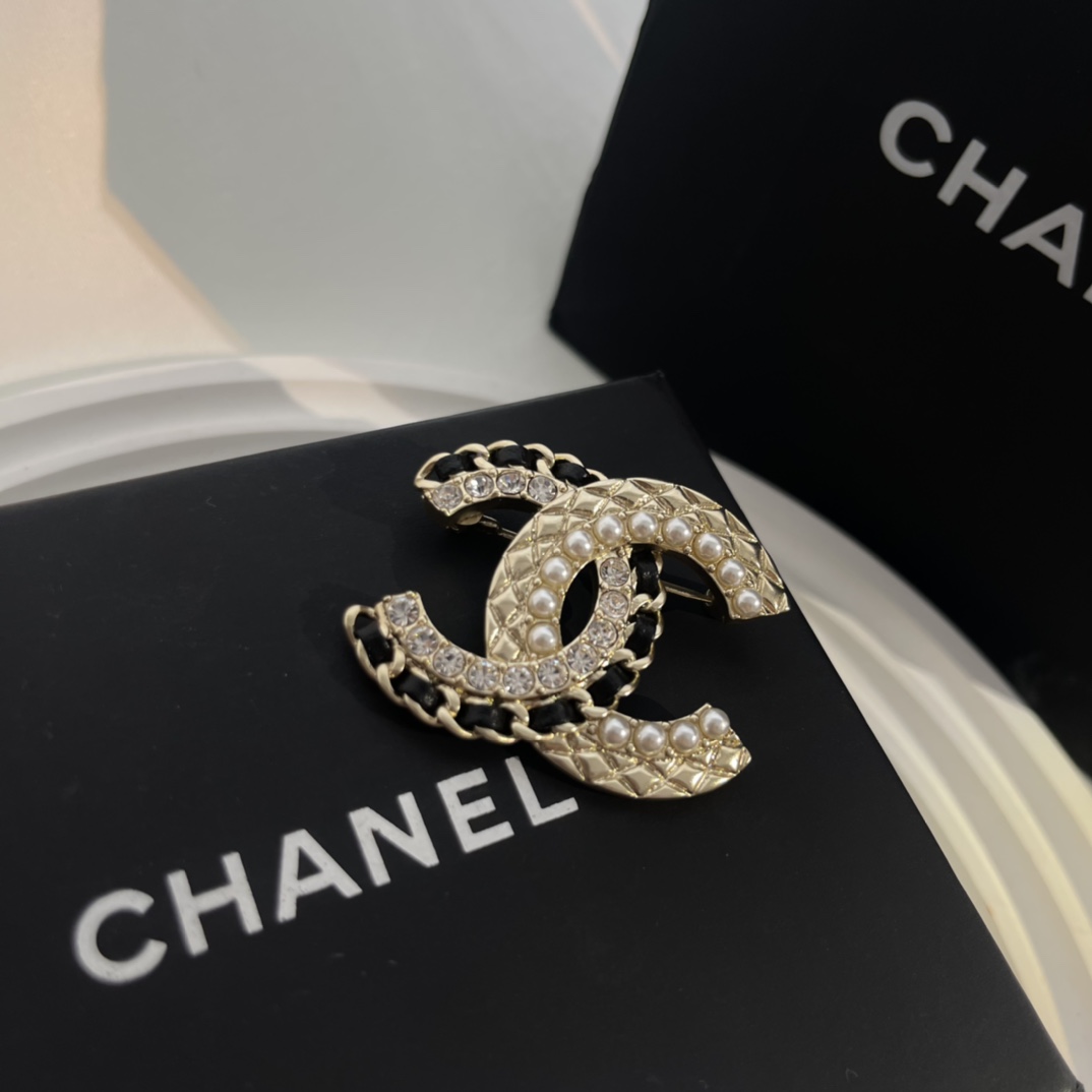 Chanel Brooch Pearl L
