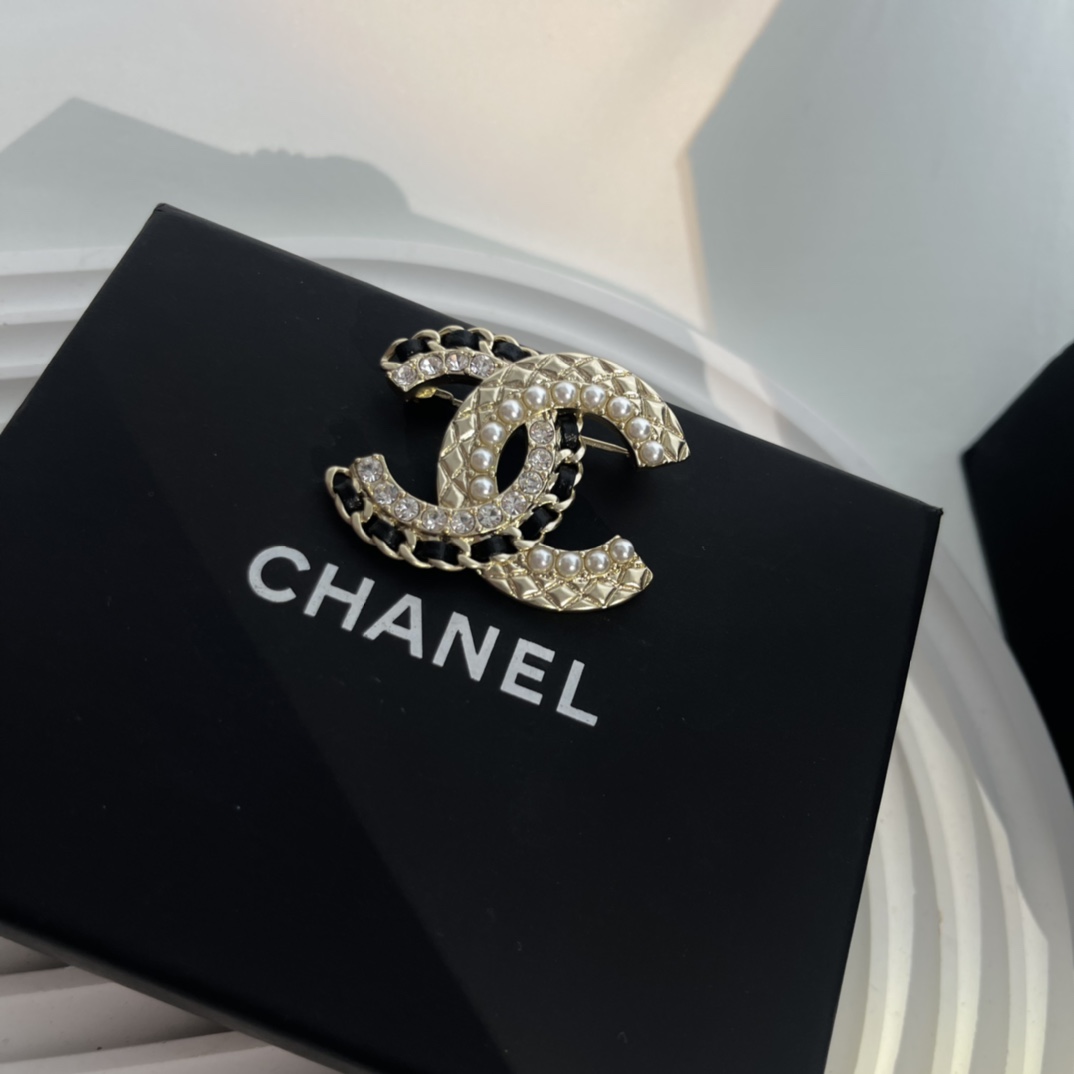 Chanel Brooch Pearl L