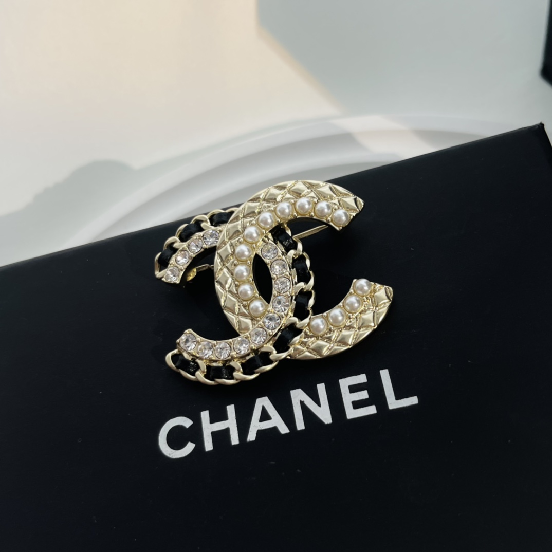 Chanel Brooch Pearl L