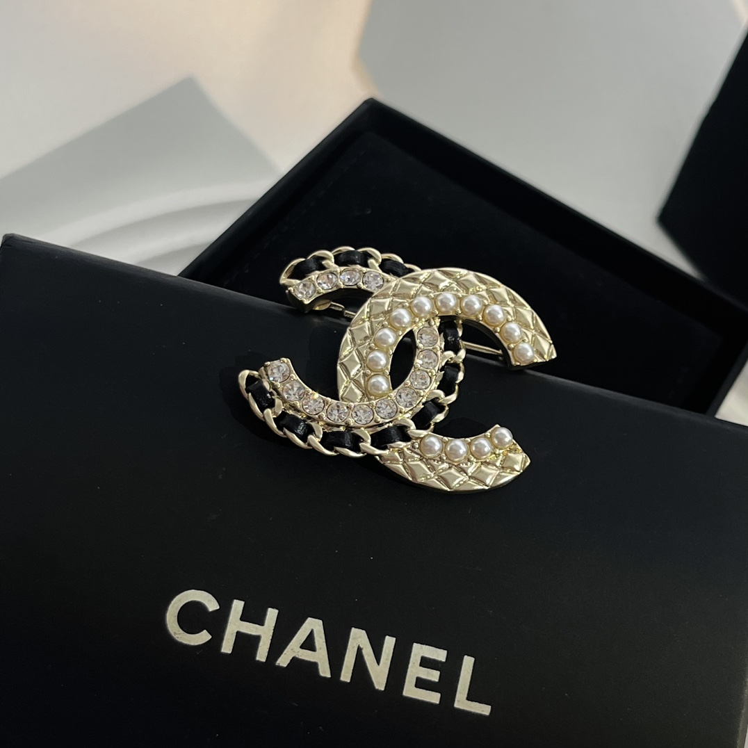 Chanel Brooch Pearl L