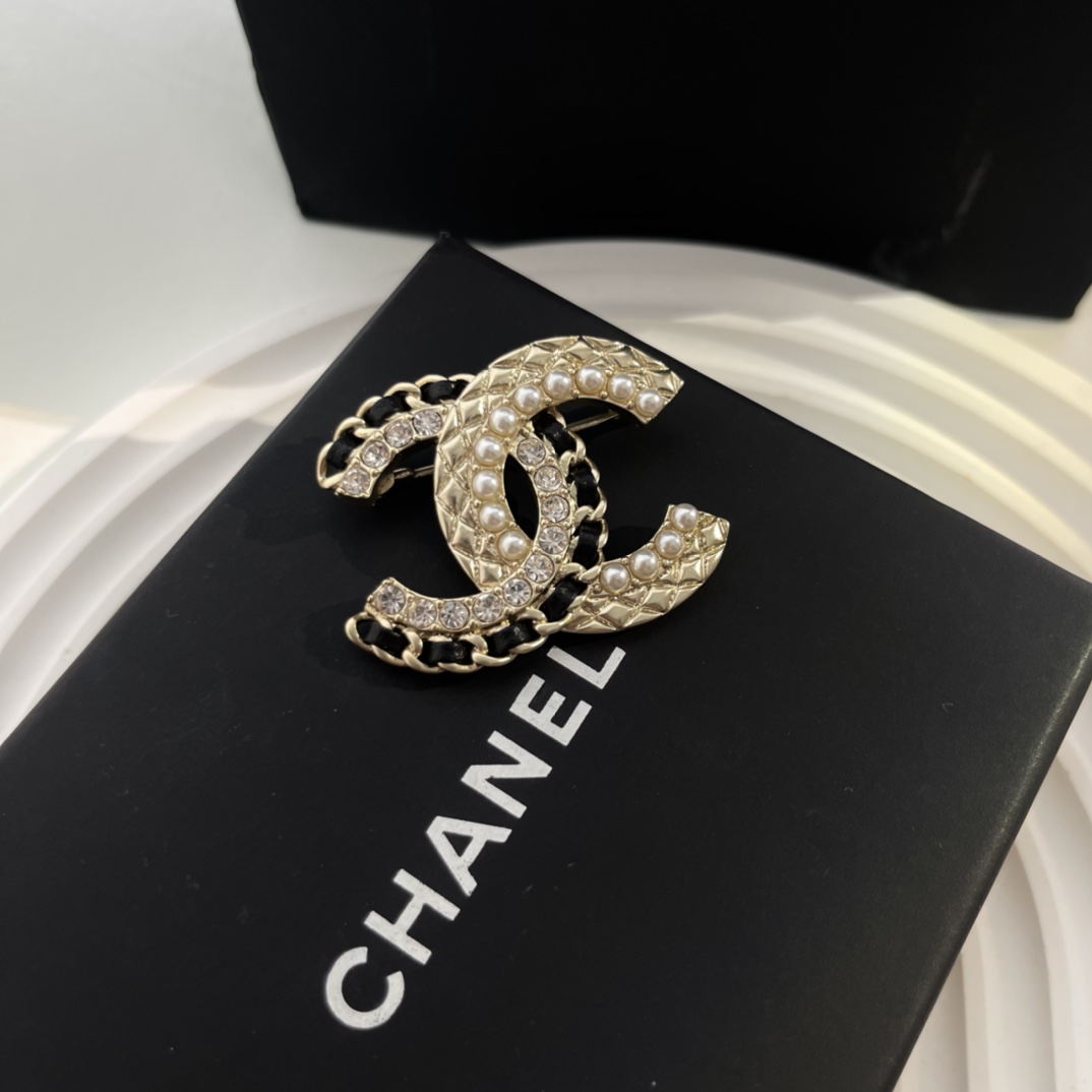 Chanel Brooch Pearl L