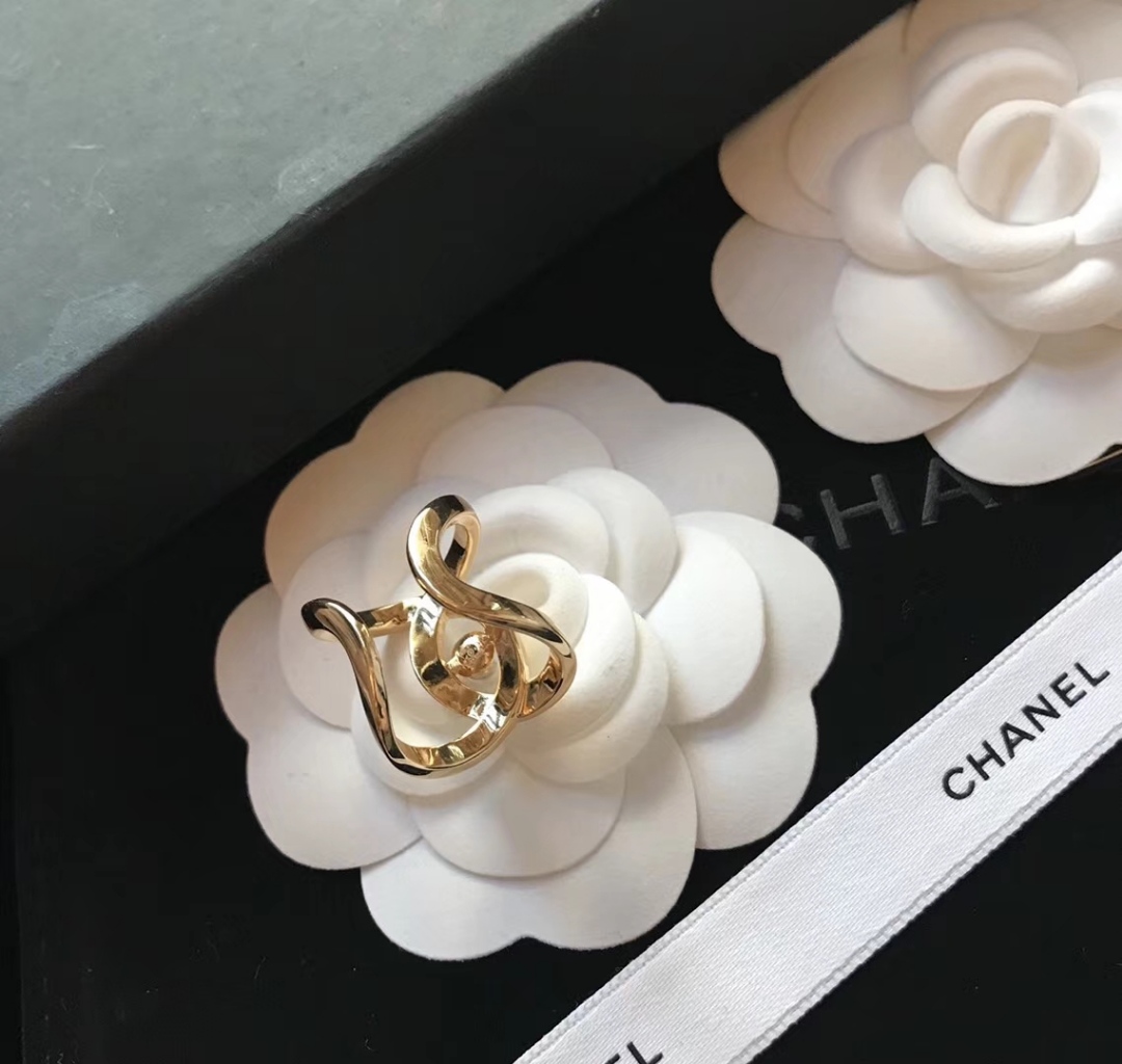 Chanel Ring Pearl L