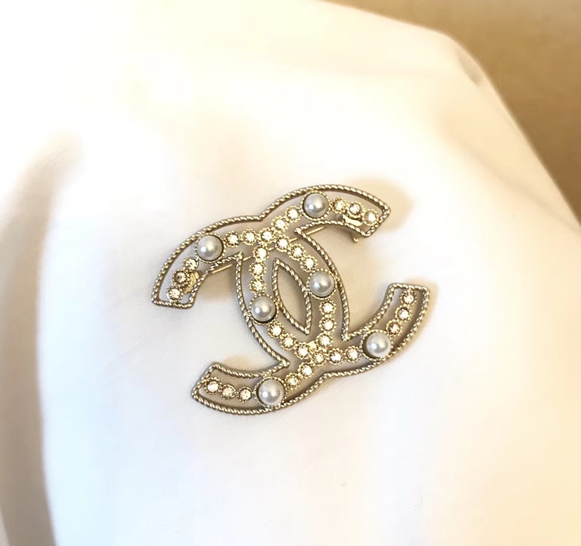 Chanel Brooch Pearl Gold Inlaid L