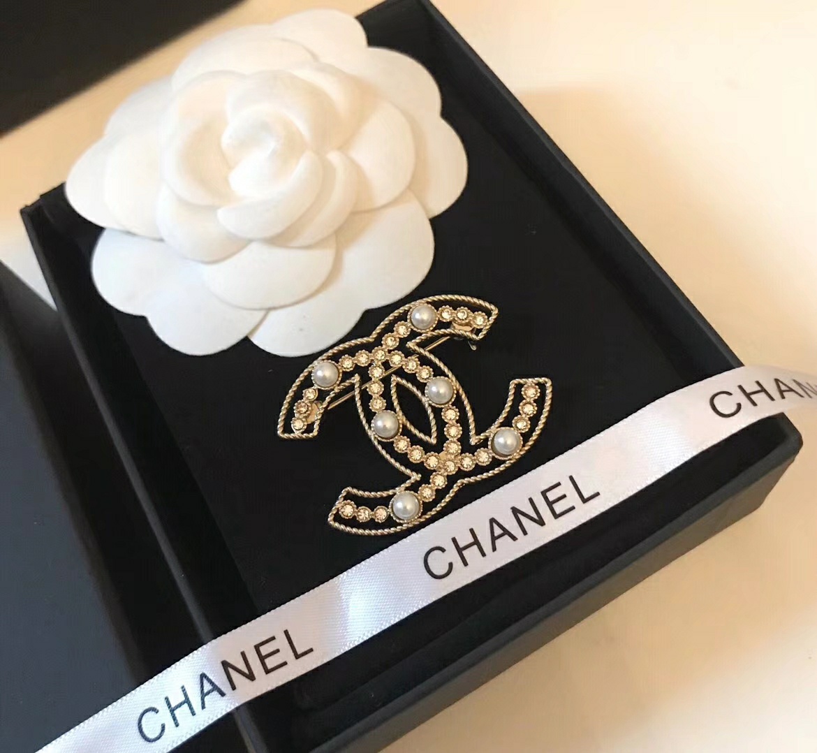 Chanel Brooch Pearl Gold Inlaid L