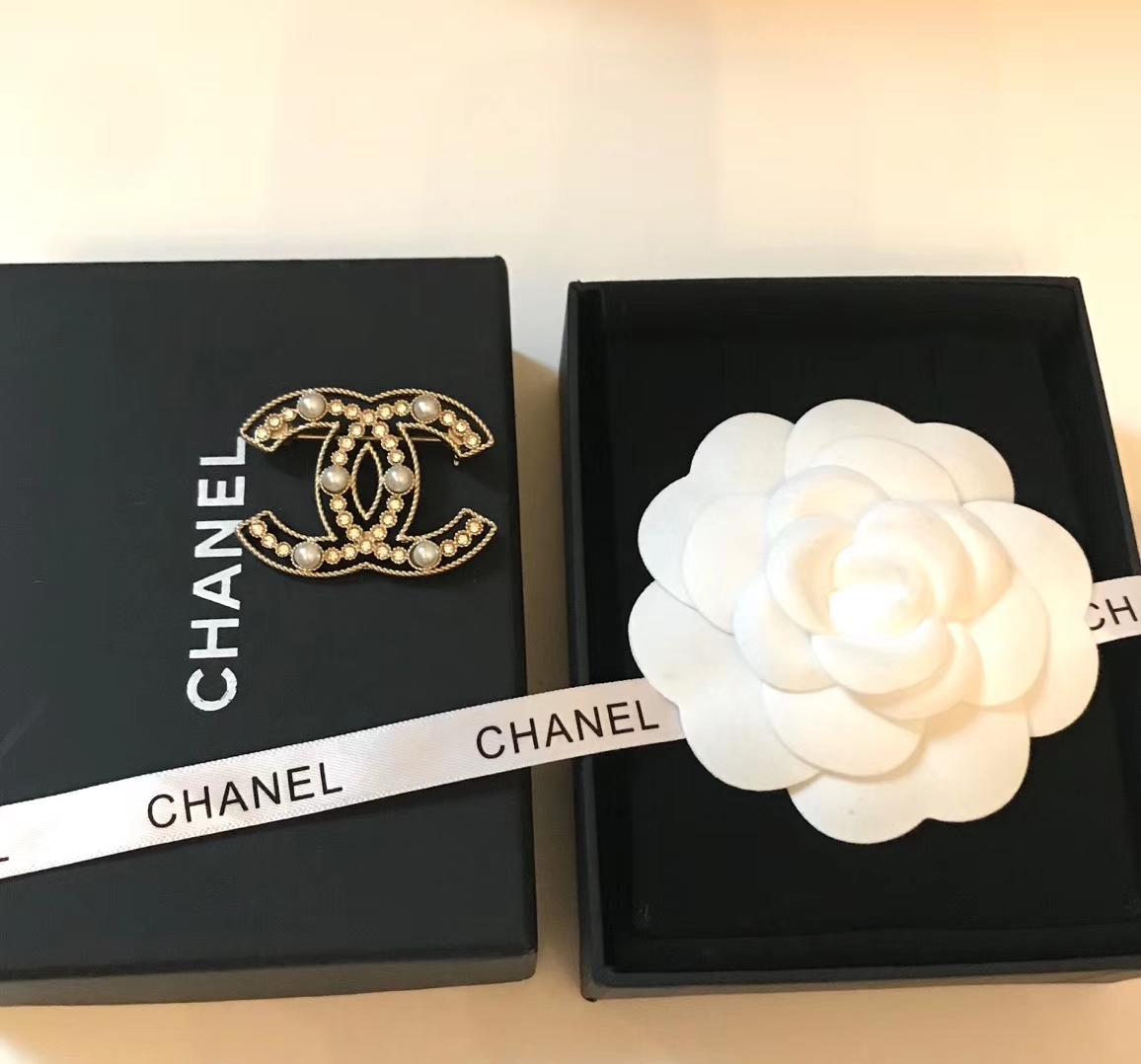Chanel Brooch Pearl Gold Inlaid L