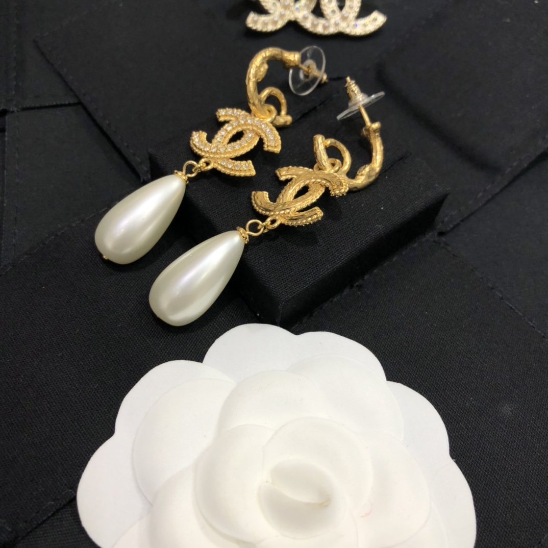 Chanel Earrings Pearl Gold L