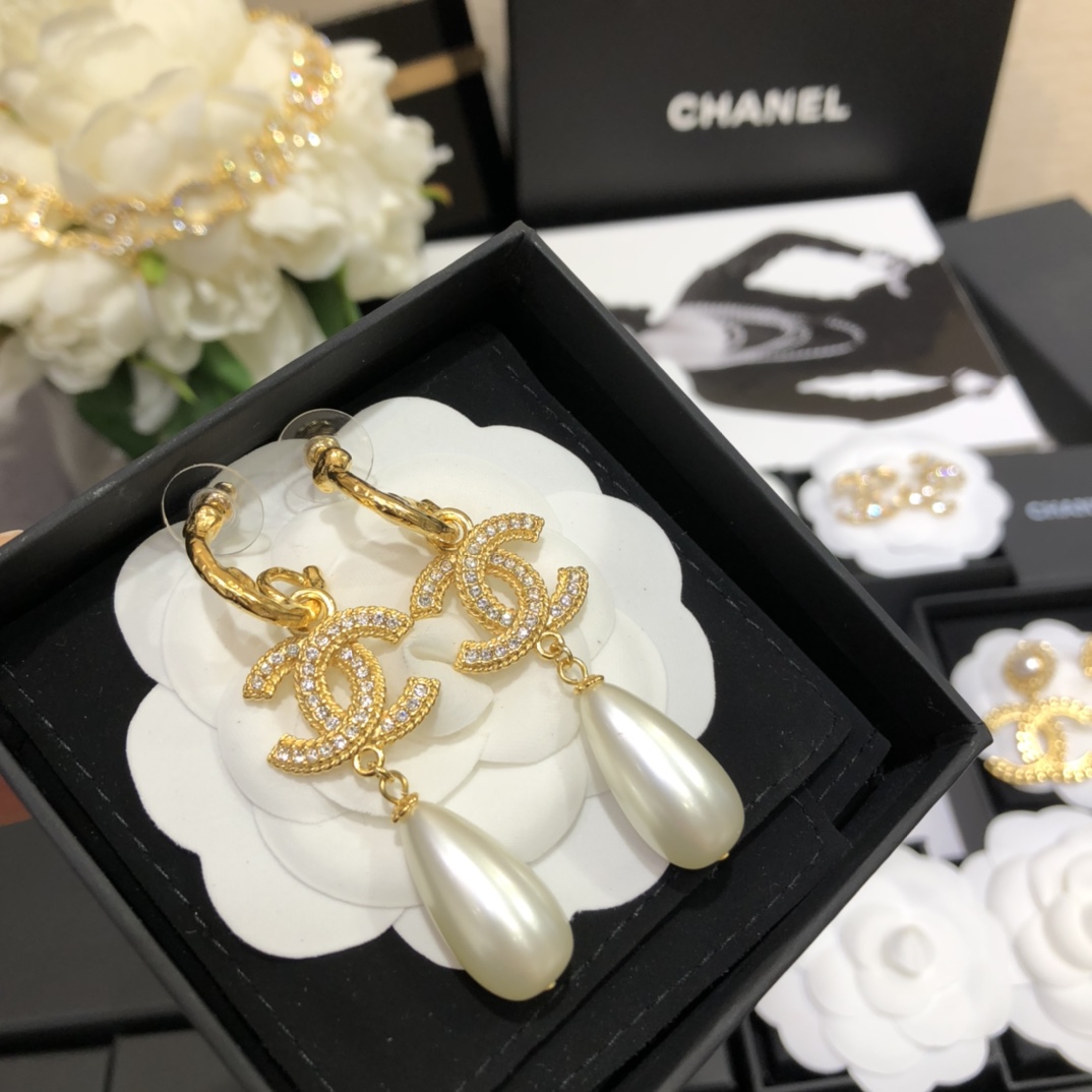 Chanel Earrings Pearl Gold L