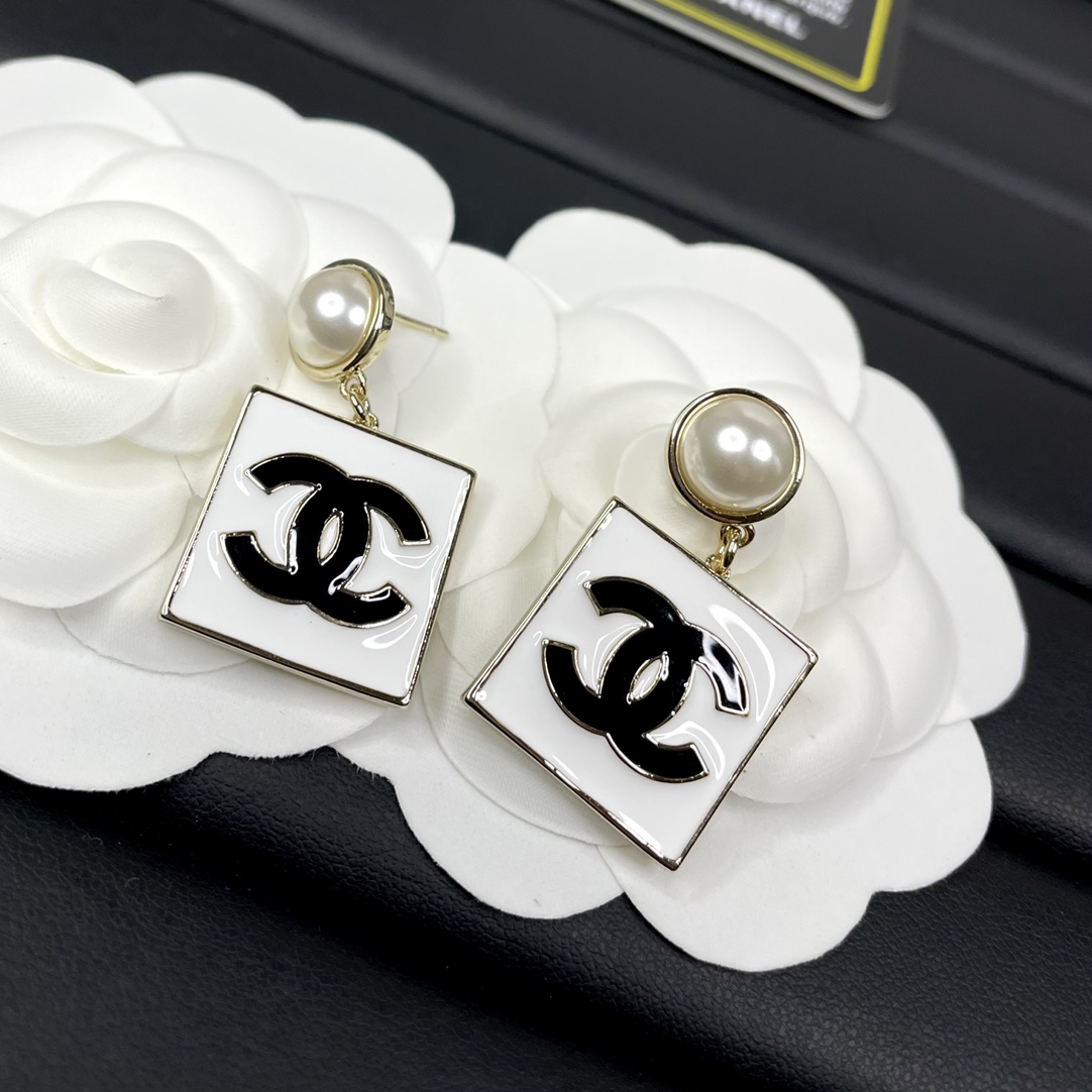Chanel Earrings Black