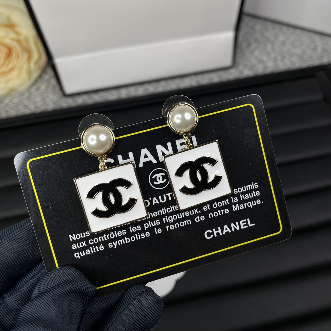 Chanel Earrings Black