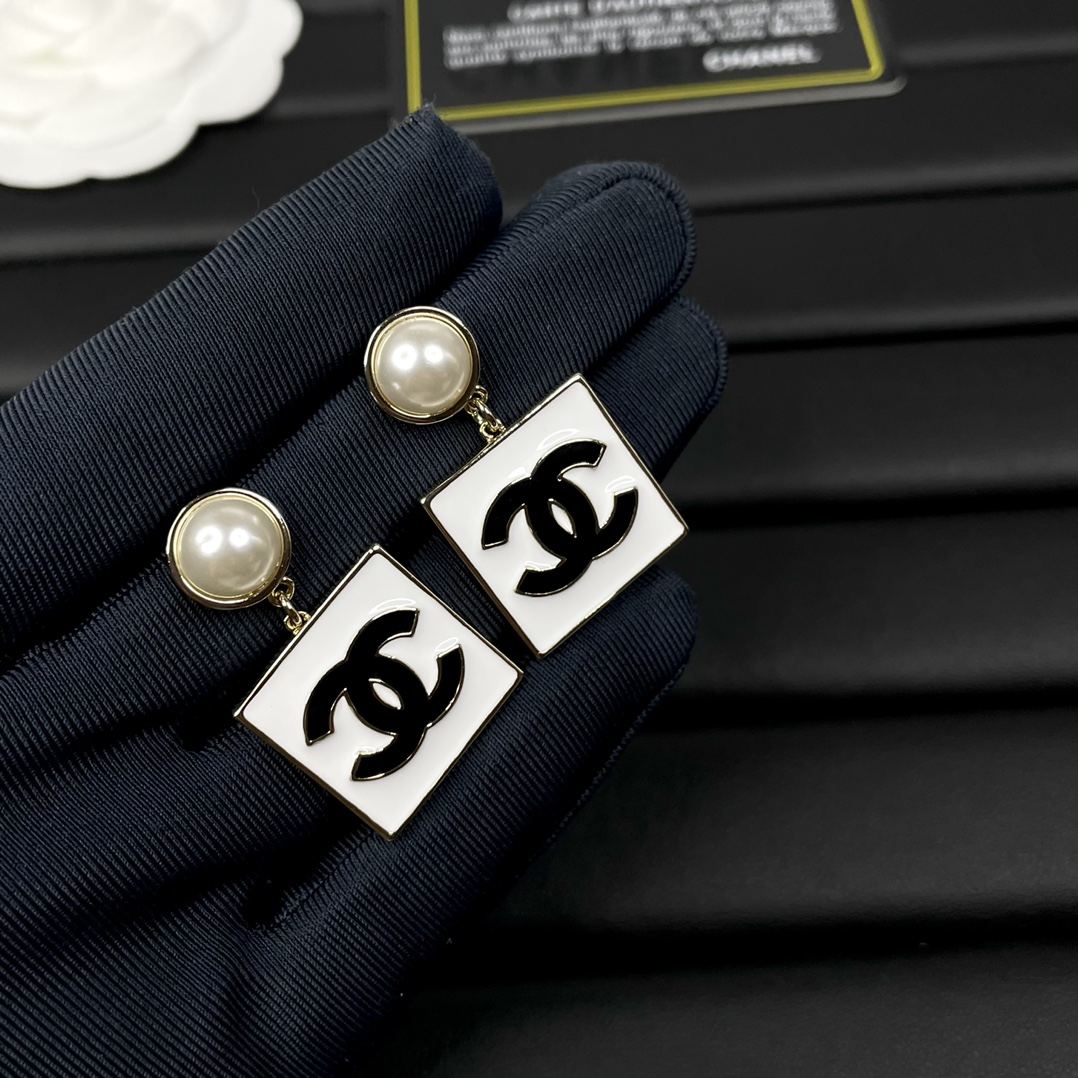 Chanel Earrings Black