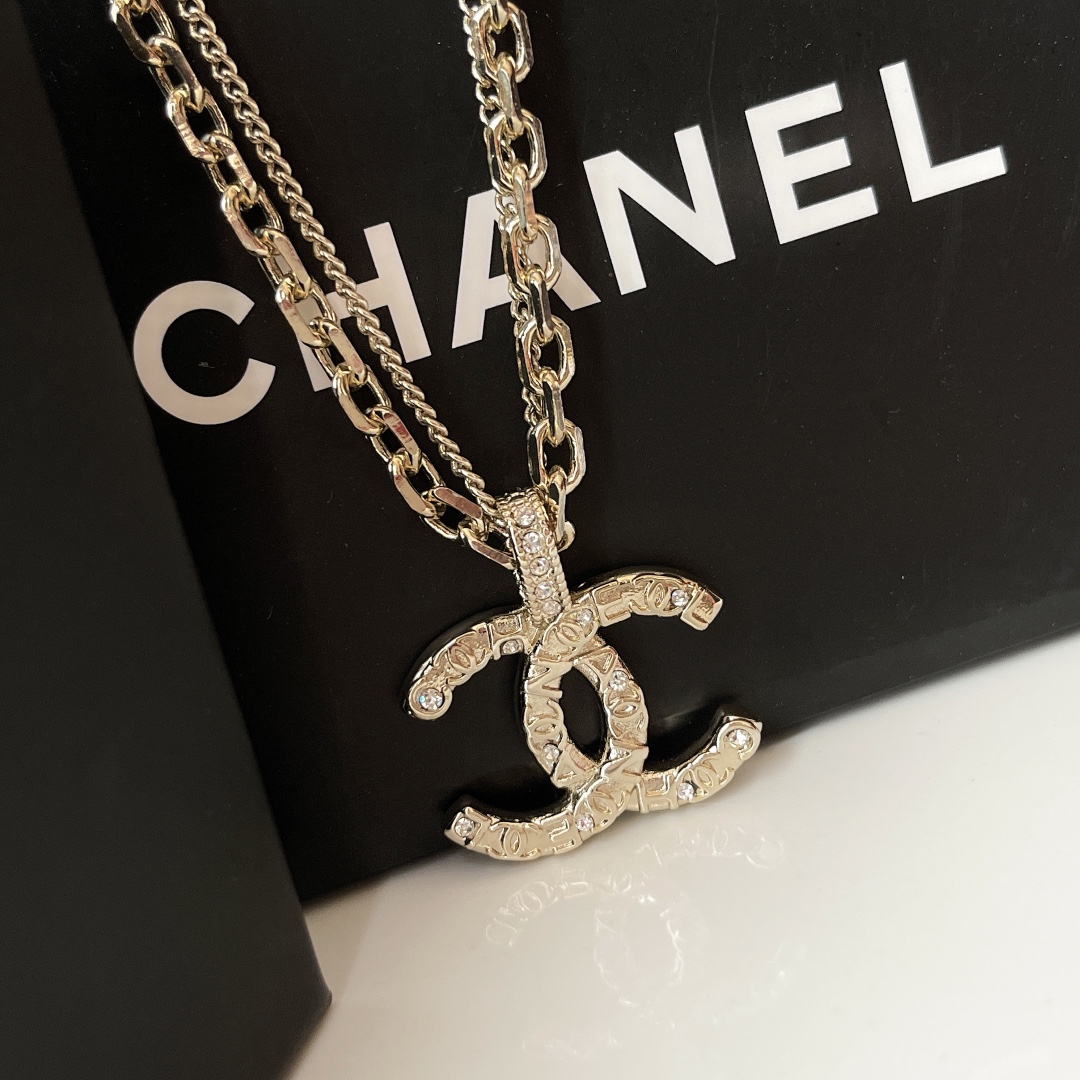 Chanel Necklace Inlaid L
