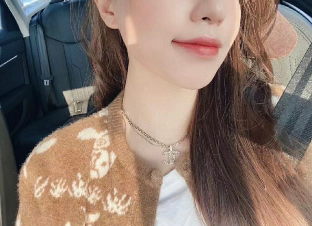 Chanel Necklace Inlaid L