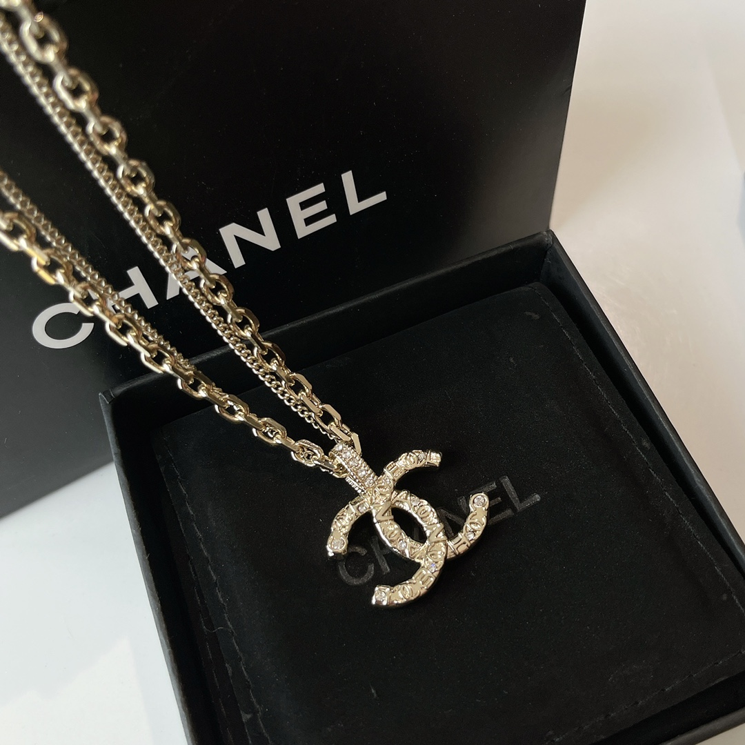 Chanel Necklace Inlaid L