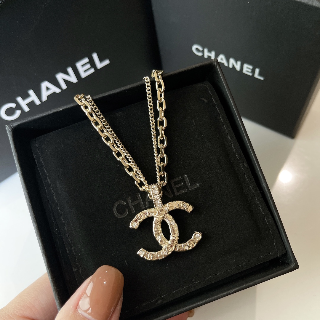 Chanel Necklace Inlaid L