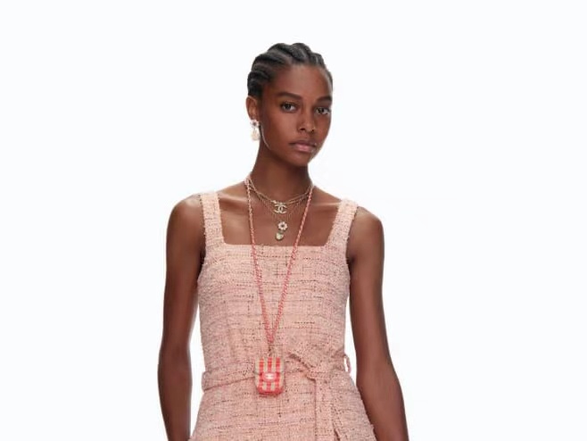 Chanel Necklace Inlaid L