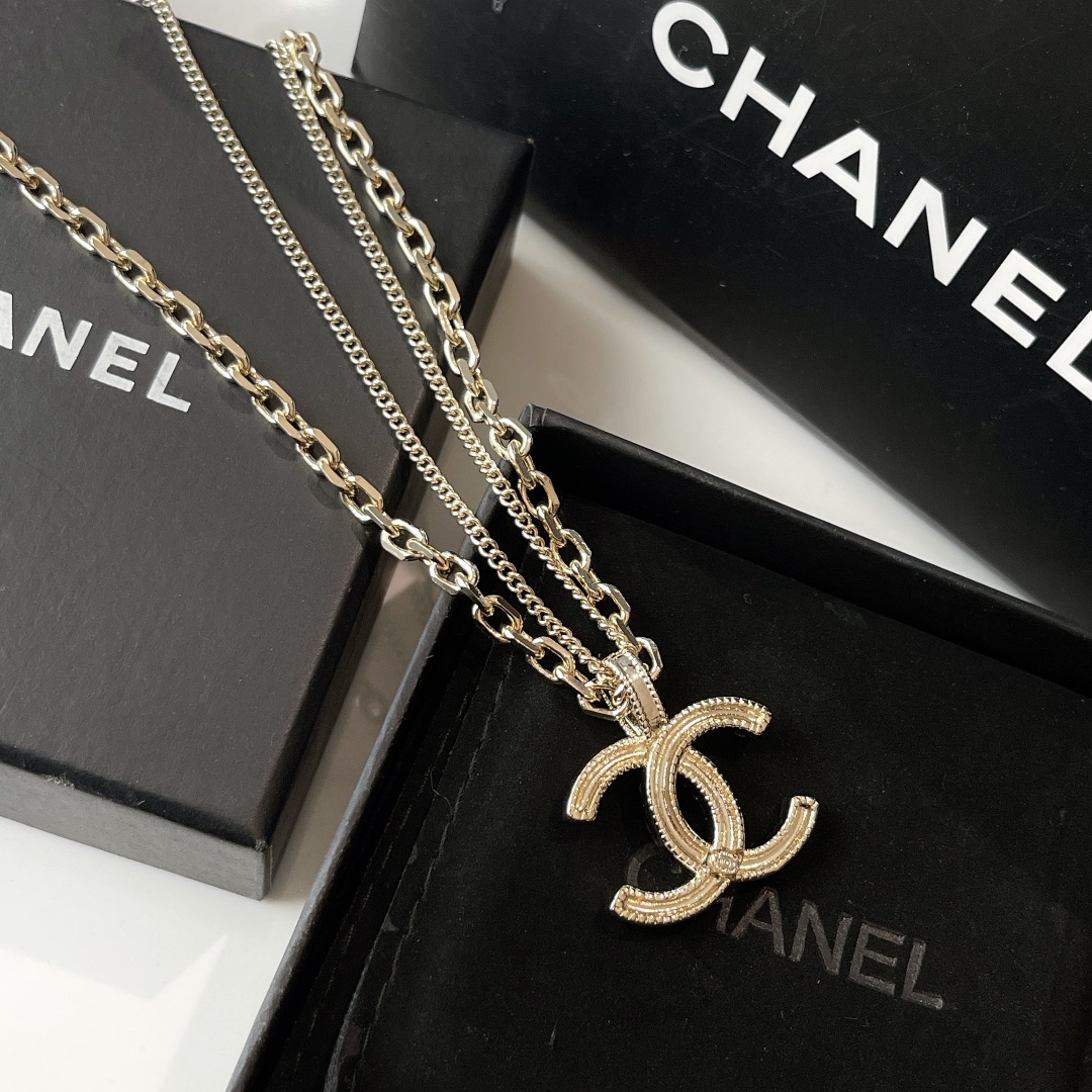 Chanel Necklace Inlaid L