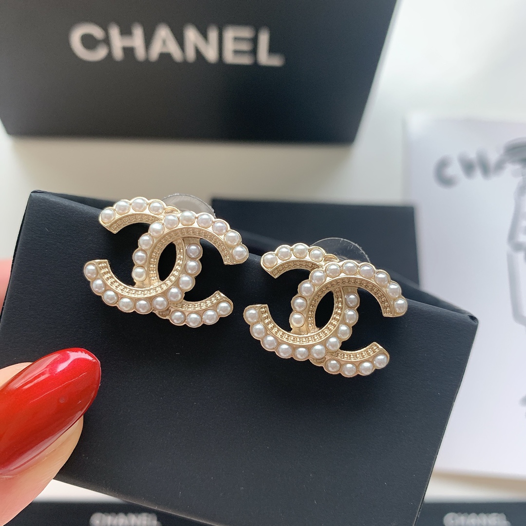 Chanel Earrings Pearl