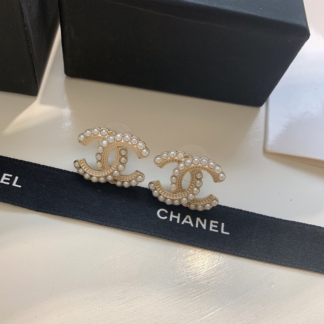 Chanel Earrings Pearl