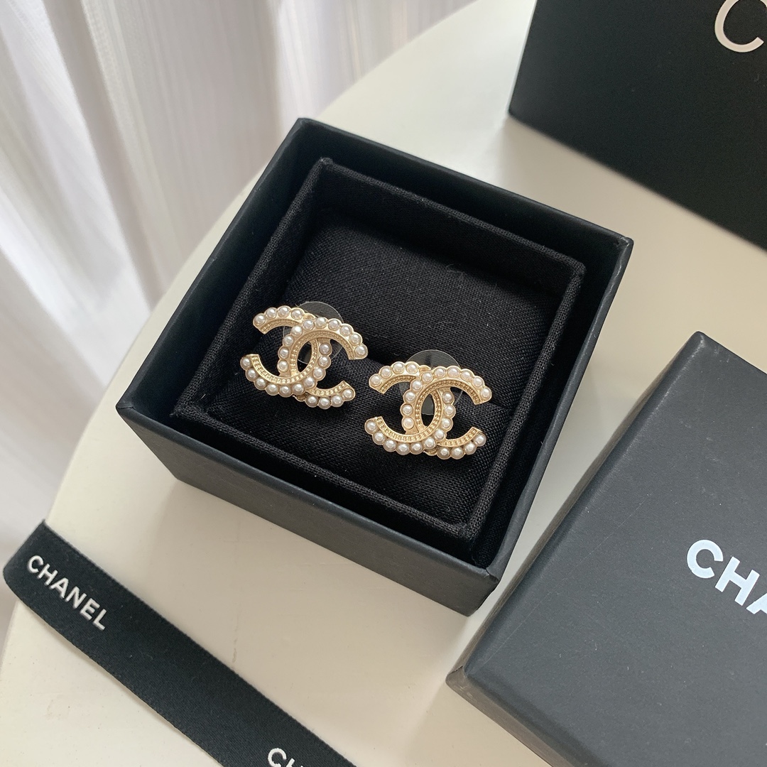 Chanel Earrings Pearl