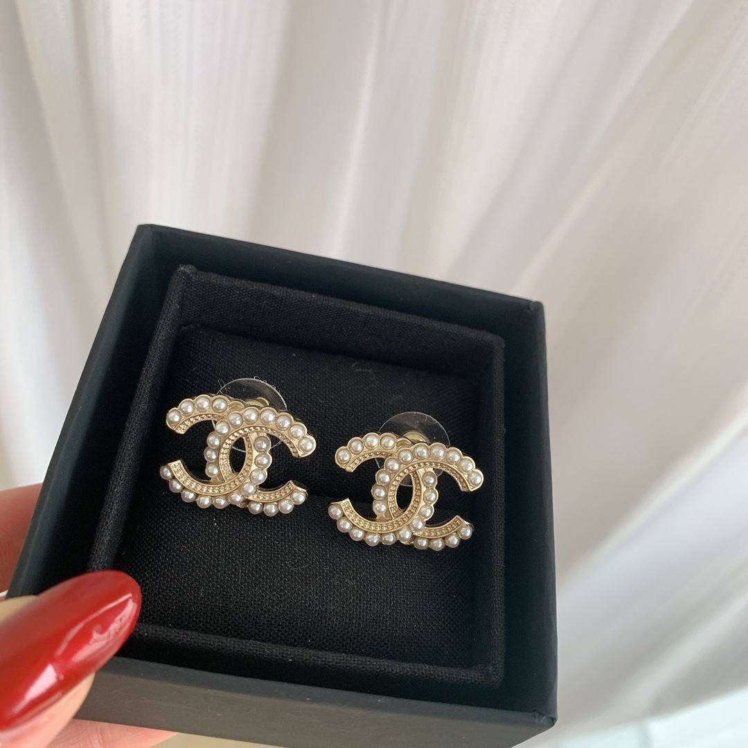Chanel Earrings Pearl
