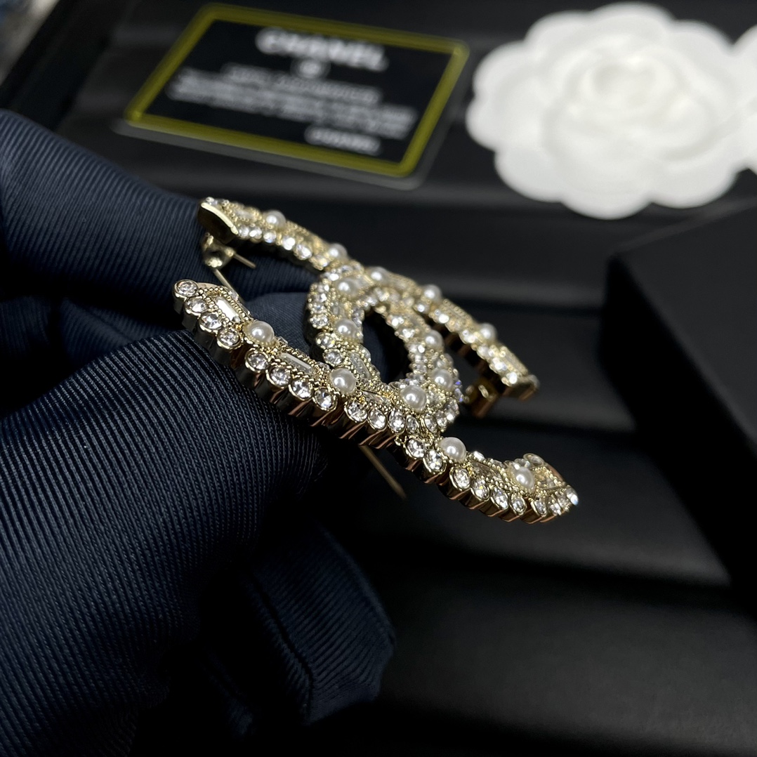Chanel Brooch Pearl