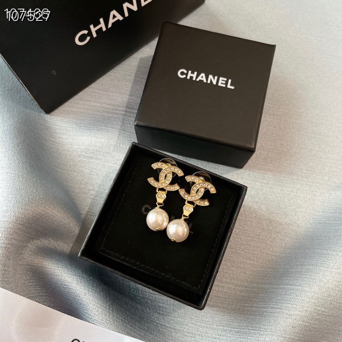 Chanel Earrings Pearl Gold