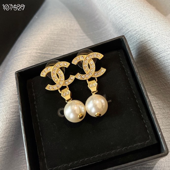 Chanel Earrings Pearl Gold