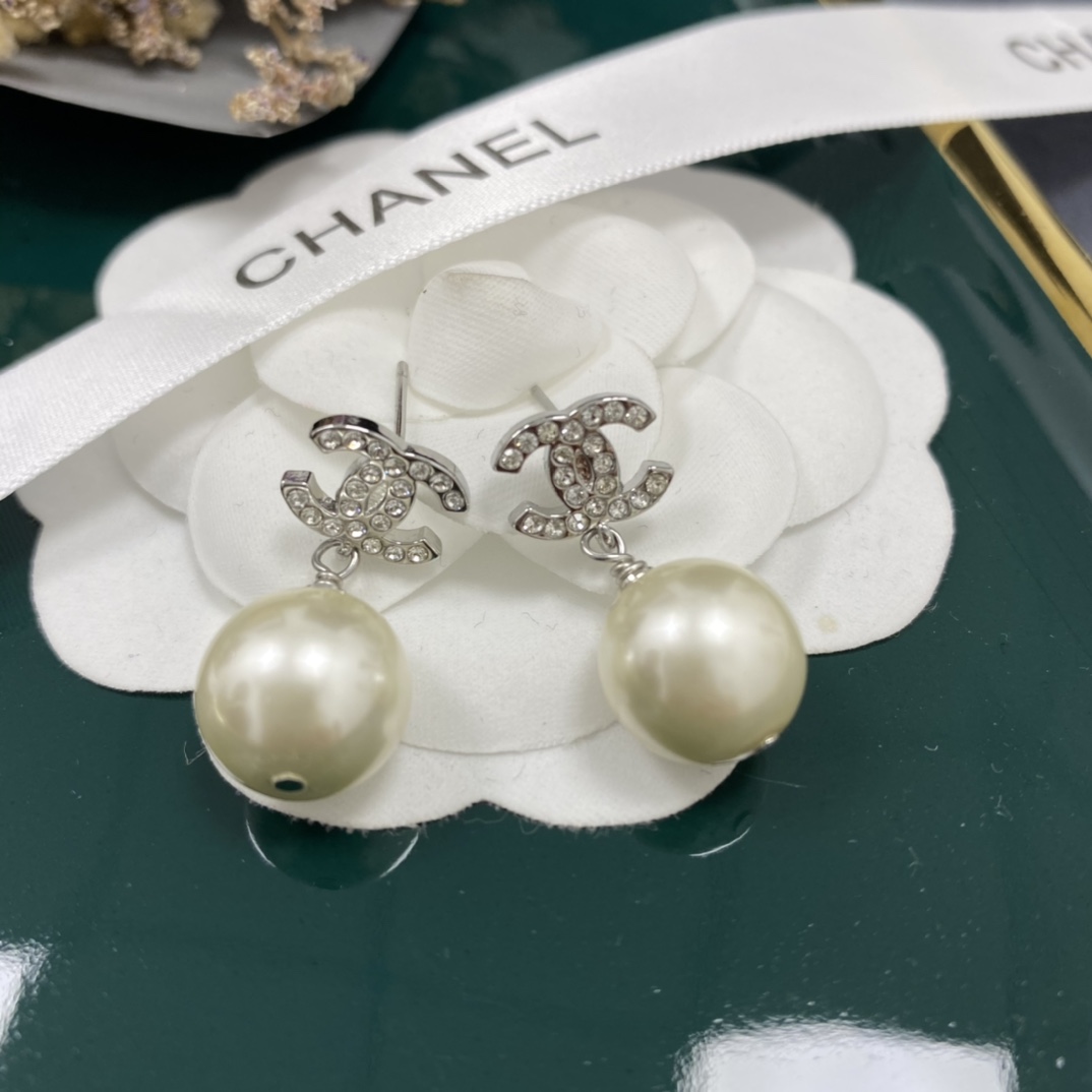 Chanel Earrings Silver Silver Inlaid