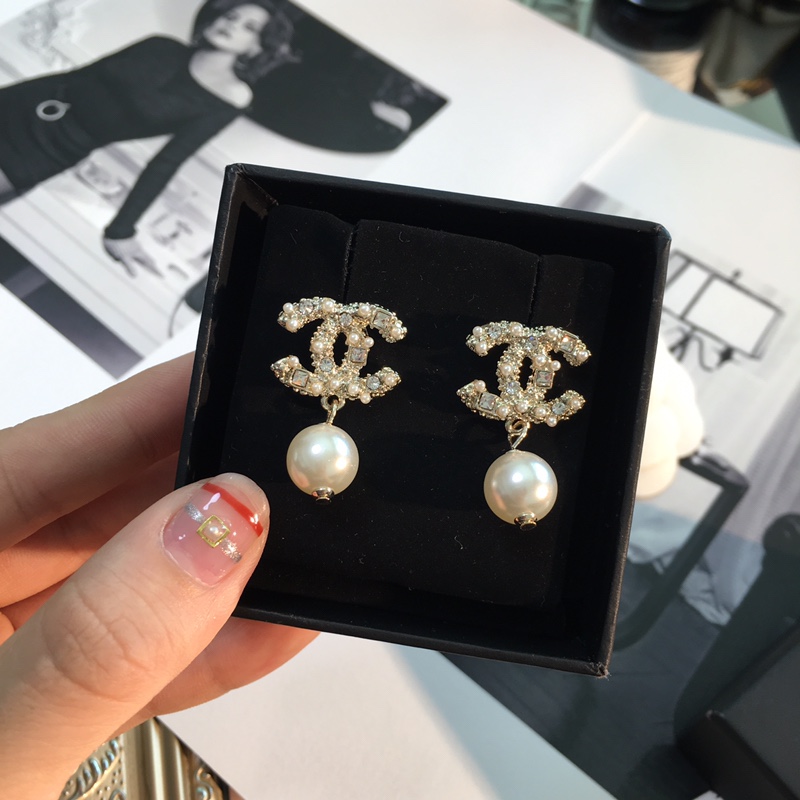 Chanel Earrings Pearl Gold