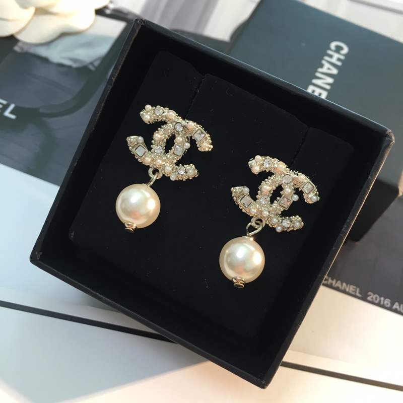 Chanel Earrings Pearl Gold