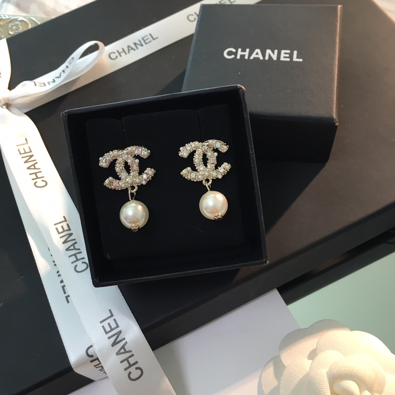 Chanel Earrings Pearl Gold