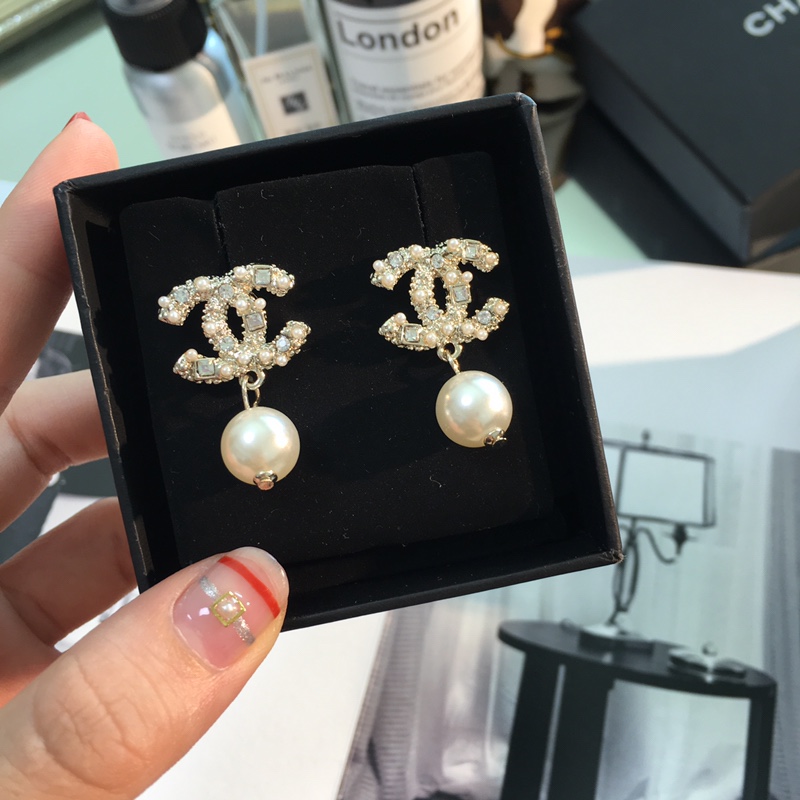Chanel Earrings Pearl Gold