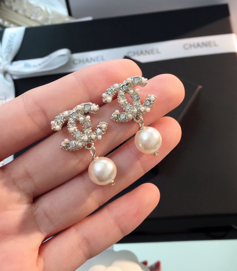 Chanel Earrings Pearl Gold