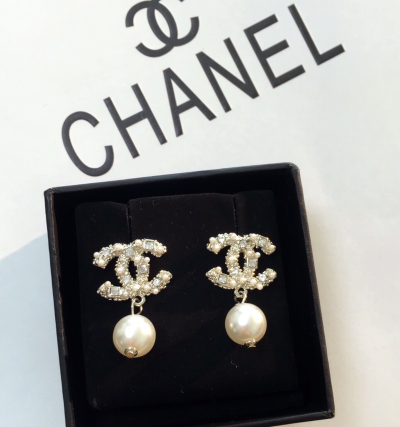 Chanel Earrings Pearl Gold