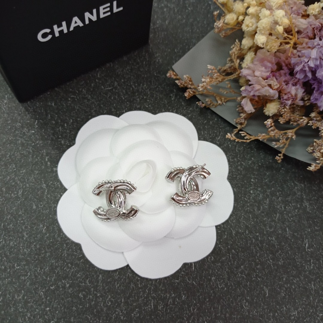 Chanel Earrings Pearl