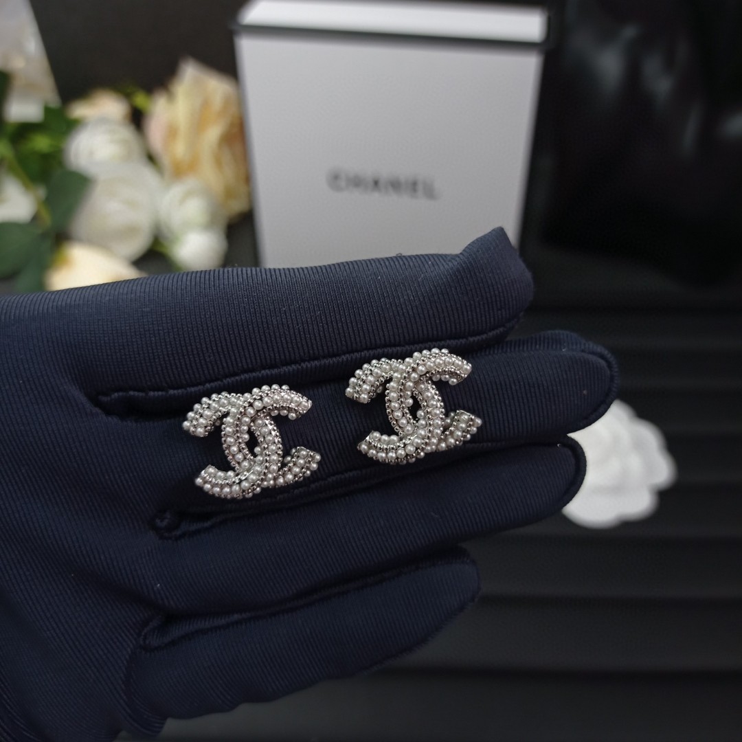 Chanel Earrings Pearl