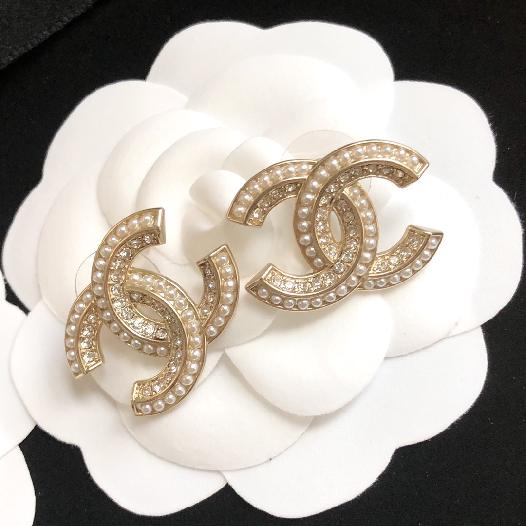 Chanel Earrings Pearl Gold Inlaid L