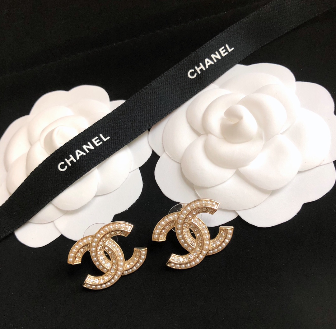 Chanel Earrings Pearl Gold Inlaid L